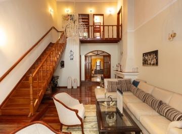 Casa · 305m² · 5 Ambientes · 3 Cocheras · Venta Espectacular Casa Lote Propio Pileta Quincho