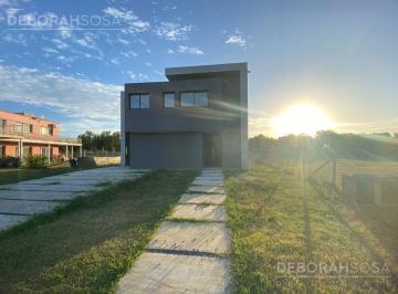 Casa · 217m² · 4 Ambientes · Casa a La Venta en San Sebastián Área 11 a Estrenar 3 Dorm.