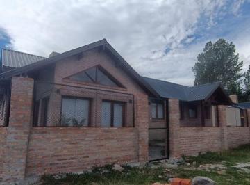 Casa de 5 ambientes, Esquel · Inmobiliaria Alquila Amplia Casa 3 Dorm. en Esquel
