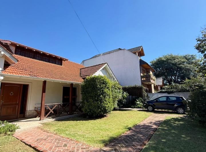 Casa · 280m² · 5 Ambientes · 2 Cocheras