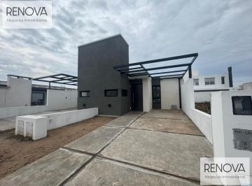 Casa · 99m² · 4 Ambientes · 1 Cochera · Excelente Duplex a Estrenar en Rincones de Manantiales!
