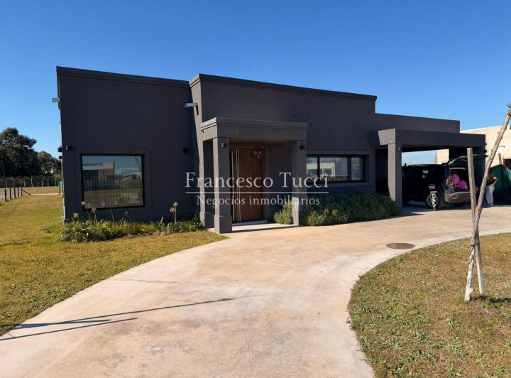 Casa · 230m² · 5 Ambientes