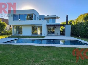 Casa · 400m² · 7 Ambientes · 3 Cocheras · Casa con Vista Al Campo de Golf 7amb Barrio El Golf Nordelta
