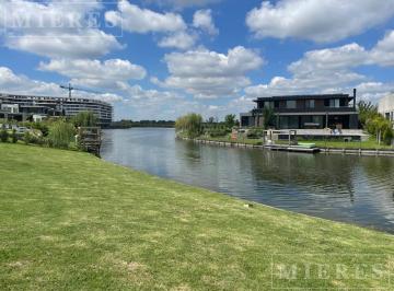 Terreno · 902m² · Lote en Venta Al Lago en El Barrio Virazon, Nordelta