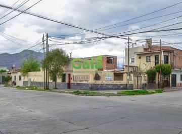 Casa · 150m² · 5 Ambientes · 4 Cocheras · Casa en Bo. Esther