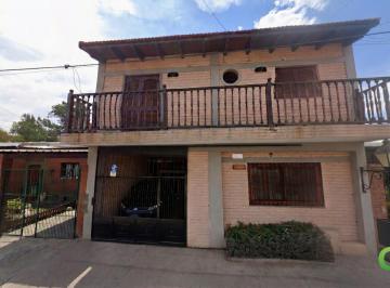 Casa · 196m² · 8 Ambientes · 1 Cochera · Casa en Venta Zona Cofruthos 7 Dorm.