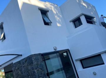 Casa · 110m² · 5 Ambientes · 2 Cocheras · Casa - Villa Allende