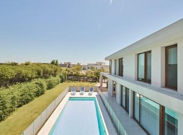 Casa · 1250m² · 10 Ambientes · 3 Cocheras · Casa 10 Amb en Barrio El Golf, 1250 m² Sup Total, 550 m² Construidos, Salida a Dos Calles
