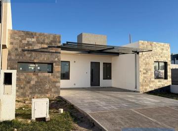Casa · 170m² · 5 Ambientes · 2 Cocheras · Casa en Quebrada de Manantiales