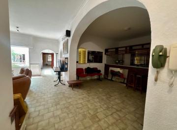 Casa · 280m² · 4 Ambientes · Casa en Venta con Jardin y Cochera La Plata