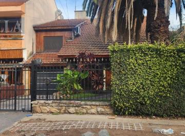 Casa · 285m² · 4 Ambientes · 2 Cocheras · Chalet 4 Amb. 285 m² S/ Lote 358 m² - Garage - Quincho - Playroom - Pileta - Ramos Mejia
