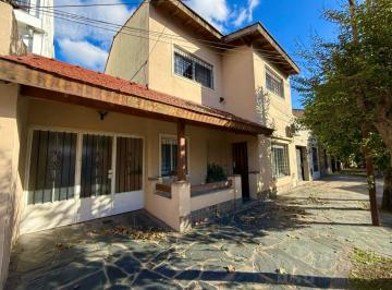 Casa · 200m² · 5 Ambientes · 2 Cocheras · Hermosa Casa 5 Ambientes en Lote Propio con Gran Parque en Venta! - Haedo Norte