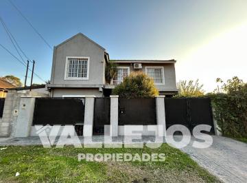 Casa · 110m² · 4 Ambientes · 4 Cocheras · Casa 4 Ambientes C/ Patio y Cochera | Venta Burzaco