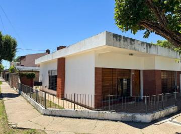 Casa · 115m² · 3 Ambientes · 1 Cochera · Venta Casa 3 Ambientes con Patio y Cochera Quilmes