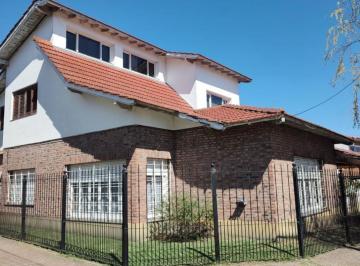 Casa · 300m² · 5 Ambientes · 2 Cocheras · Casa en Venta - 4 Dorm. 3 Baños - Cocheras - 350 m² - Quilmes Oeste