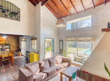 Casa · 153m² · 6 Ambientes · 2 Cocheras · Casa Venta 4 Dorm. Don Torcuato Triangulo Pileta