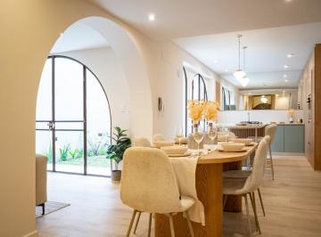 Casa · 223m² · 6 Ambientes · 2 Cocheras · Casa de 3 Dorm. con Terraza, Quincho y Pileta