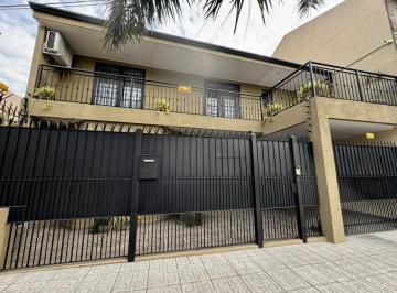 Casa · 300m² · 5 Ambientes · 2 Cocheras · Casa en Venta San Isidro