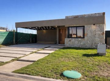 Casa · 300m² · 4 Ambientes · 2 Cocheras · Casa en Chacras de Coria