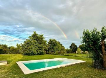 Casa · 140m² · 4 Ambientes · 1 Cochera · Casa Quinta en Alquiler
