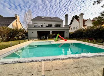 Casa en Venta de 7 ambientes Canning · Casa en Venta Saint Thomas Sur Canning | 4 Dorm. | Piscina | Playroom