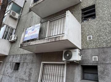 Departamento de 2 ambientes, Floresta · Departamento 2 Ambientes Al Frente Primer Piso por Escalera