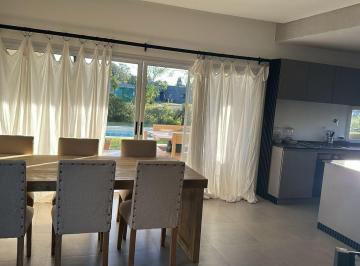 Casa · 118m² · 4 Ambientes · 2 Cocheras · Casa en San Ramiro