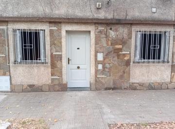 Casa · 104m² · 3 Ambientes · Alquiler - Casa - 2 Dorm. - Rouillon 1679 - Azcuenaga - Rosario