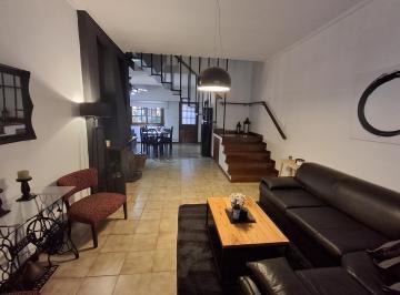 Casa · 4 Dormitorios · 1 Cochera · Casa en Banfield Este