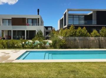 Casa · 274m² · 5 Ambientes · 4 Cocheras · Casa en Carpinchos a Estrenar