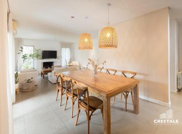 Casa · 230m² · 7 Ambientes · 2 Cocheras · Venta / Permuta - Casa 4 Dorm. con Piscina en Barrio Privado - Aguadas, Funes.