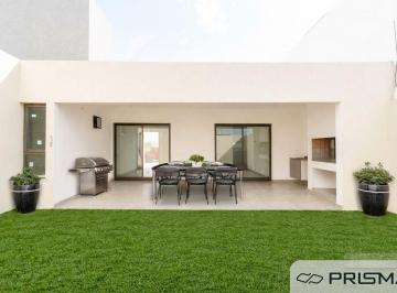 Casa · 130m² · 3 Dormitorios · 2 Cocheras · Casa - 3 Dorm - Quebrada de Manantiales