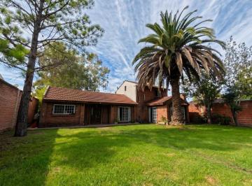 Casa · 170m² · 5 Ambientes · Casa en Venta en Benavidez con Excelente Ubicacion