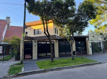 Casa · 102m² · 4 Ambientes · 2 Cocheras · Casa Venta 4 Ambientes con Pileta Berazategui