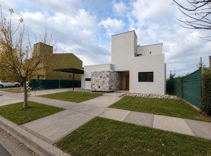 Casa · 165m² · 5 Ambientes · 2 Cocheras