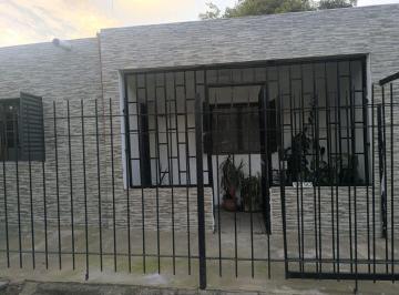 Casa · 79m² · 4 Ambientes · 1 Cochera · Venta Casa 3 Dorm B° San Roque