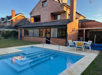 Casa · 242m² · 7 Ambientes · 2 Cocheras · Casa en Venta en La Delfina, Pilar, Zona Norte, Lote Interno