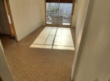 Departamento de 3 ambientes, Caballito · Tres Ambientes en Caballito, Al Frente con Balcon y Amplia Cocina
