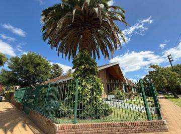 Casa de 5 ambientes, Almirante Brown · Casona Señoral en El Corazon de Jose Marmol — Espacio Luz y Caracter Historico