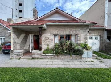 Departamento · 60m² · 3 Ambientes · Departamento en Alquiler Temporario - 2 Dorm. 2 Baños - Mar del Plata