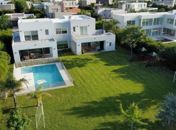 Casa · 324m² · 6 Ambientes · 4 Cocheras · Aquiler Casa El Molino Norte Haras de Santa Maria.