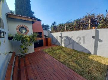 Casa · 88m² · 3 Ambientes · 1 Cochera · Venta PH 3 Ambientes con Parrilla, Jardin y Cochera en Castelar
