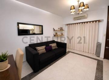 Casa · 136m² · 3 Ambientes · 1 Cochera · Venta Dúplex 3 Ambientes con Parrilla, Jardin y Cochera en Castelar
