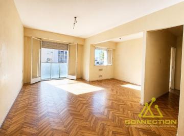 Departamento · 83m² · 3 Ambientes · Venta Departamento 3 Ambientes Dependencia. Flores. (4 Amb Convertido a 3 Amb). Apto Credito
