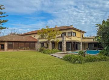 Casa · 895m² · 8 Ambientes · 1 Cochera · Casa en Venta en Martínez, San Isidro, G. B. a. Zona Norte