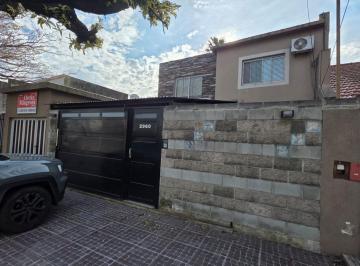 Casa · 160m² · 4 Ambientes · 1 Cochera · Casa en Temperley Este Venta 4 Ambientes