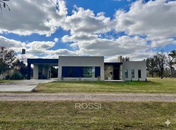Casa · 153m² · 4 Ambientes · 3 Cocheras · Casa a Estrenar en Venta en Barrio Cerrado | Club de Campo La Elina, Luján | 4 Amb. | 153 m² Cub.