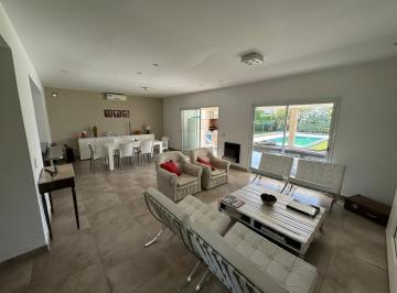 Casa · 130m² · 4 Ambientes · 6 Cocheras · Casa en La Horqueta de Echeverría 4 Ambientes con Cochera y Piscina