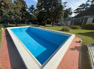 Casa · 180m² · 4 Ambientes · 1 Cochera · Venta de Casa Quinta, 4 Ambientes con Parrilla, Parque, Pileta y Quincho.