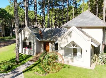Casa · 180m² · 4 Ambientes · Venta Casa Pinamar Norte 4 Ambientes con Piscina Financiada
